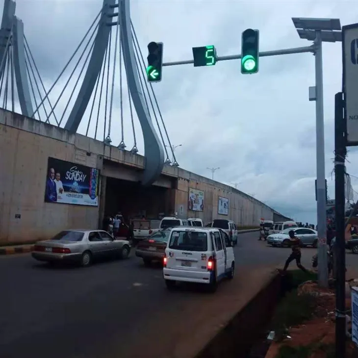 ট্র্যাফিক সিগন্যাল হালকা সৌদি দক্ষিণ আফ্রিকা